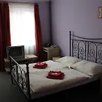 拉塔诺膳食公寓 3*