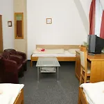 Zlata Noha 3*